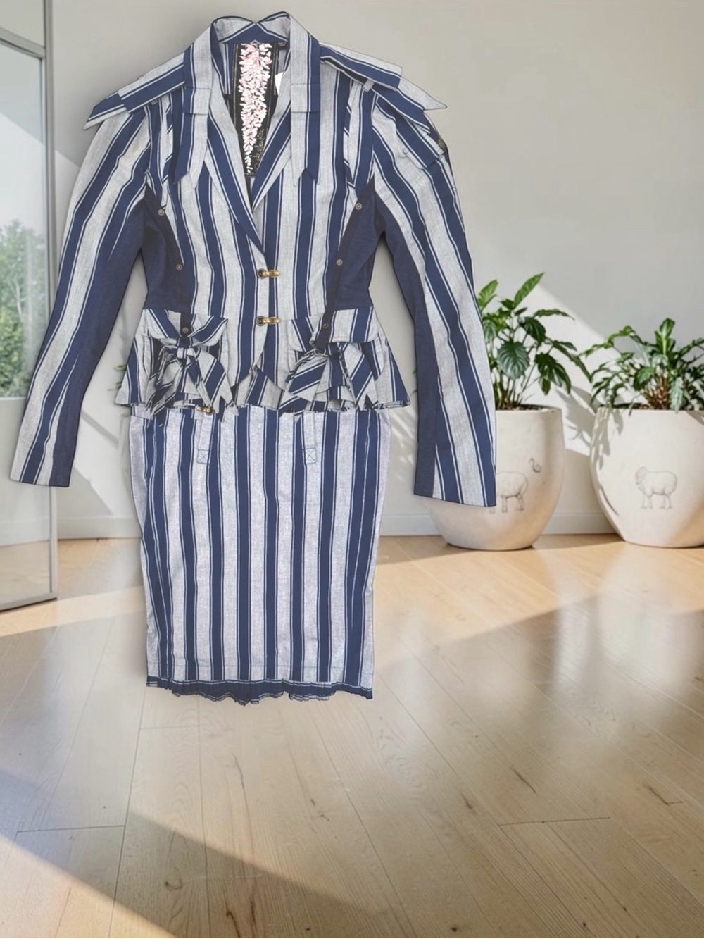 RARE L.A.M.B. Spring 2006 Suit Two-Tone Wide Blue Striped with Bows -12 - Picture 2 of 16